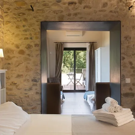 Clotas Masia Bed & Breakfast
